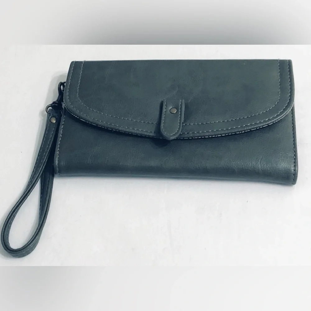 Wristlet cell phone wallet purse green.
